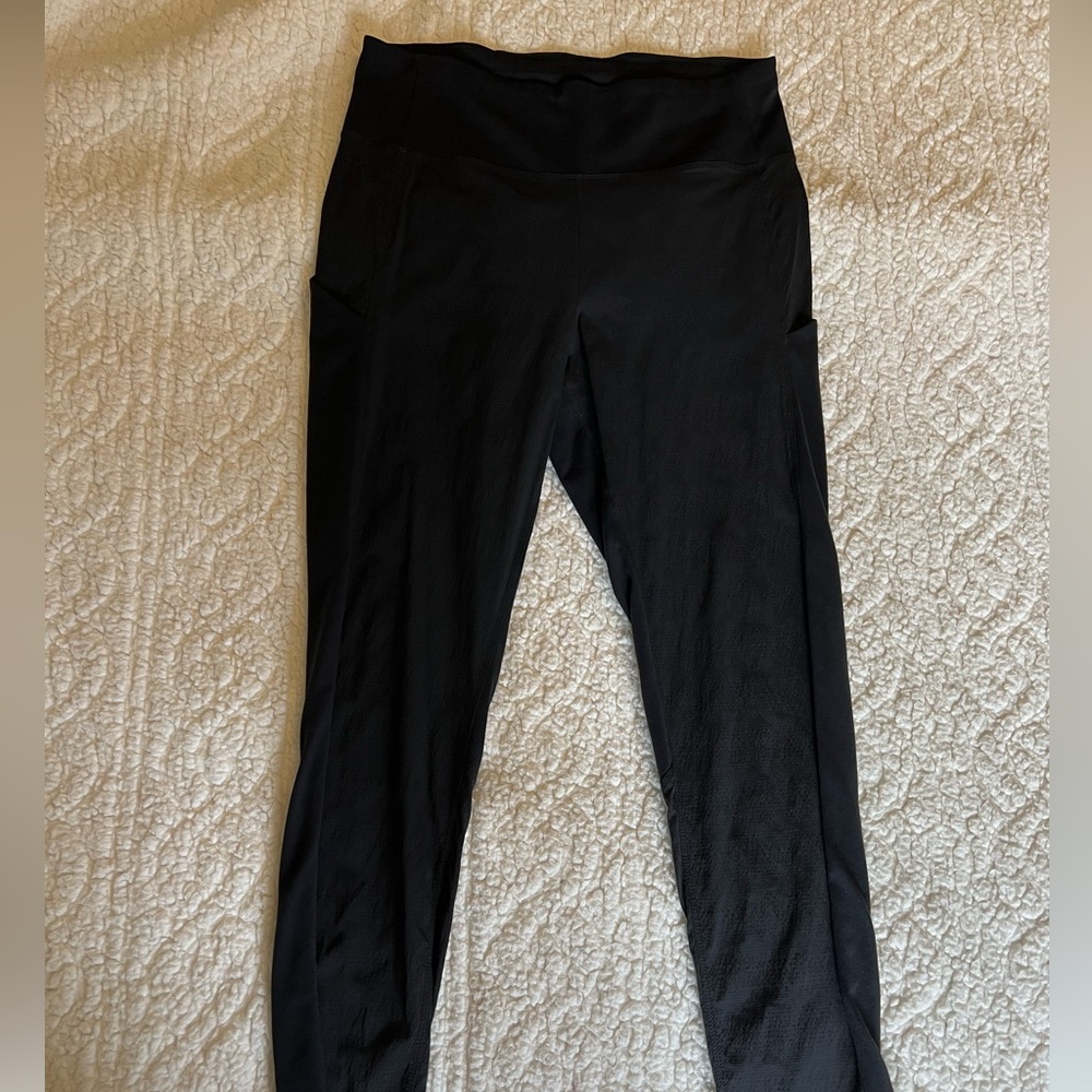 Athleta Trekkie Hybrid crop tights